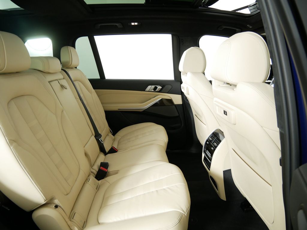 Thumbnail: 2021 BMW X7 - 25