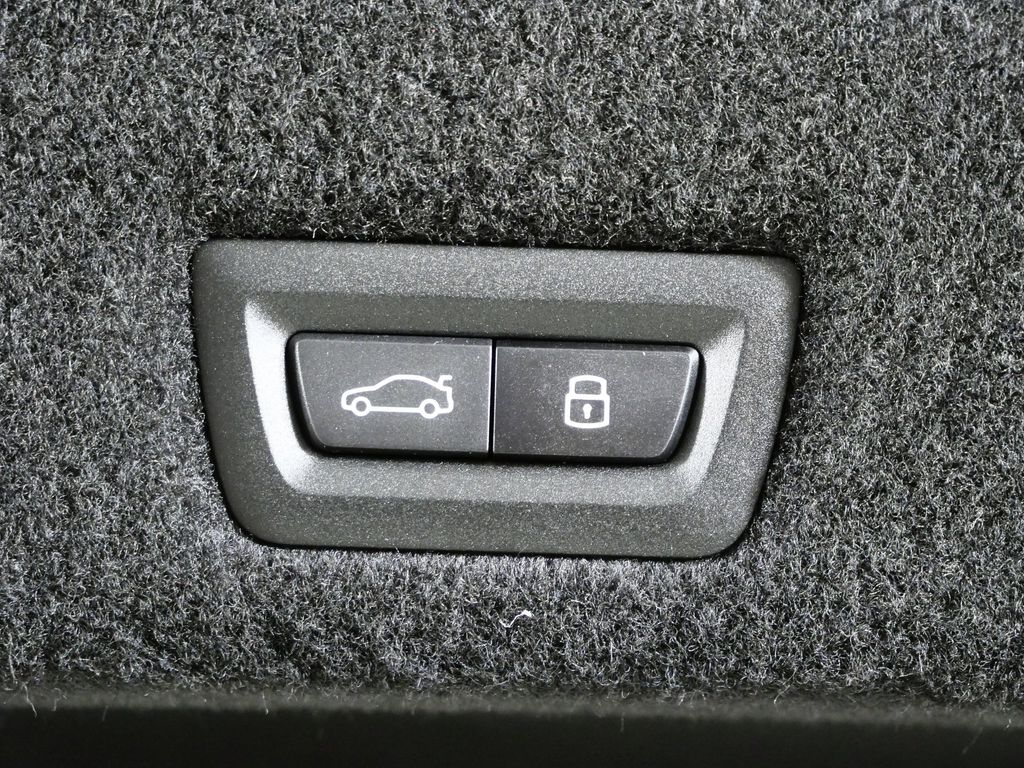 Thumbnail: 2026 BMW 7 Series - 29