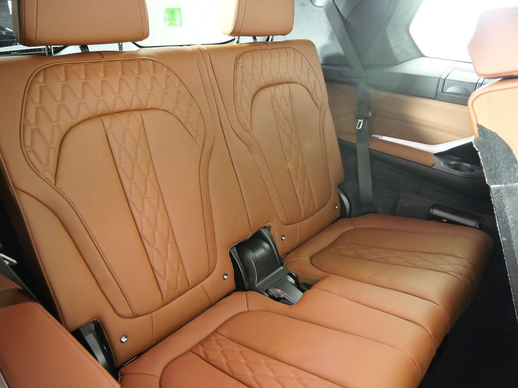 Thumbnail: 2026 BMW X7 - 29