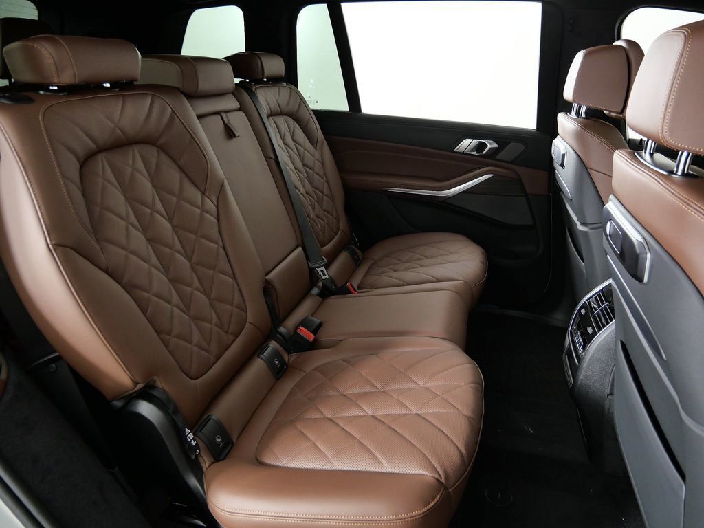 Thumbnail: 2026 BMW X7 - 29