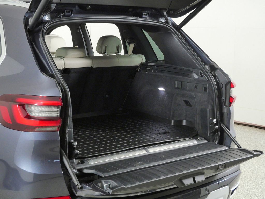 Thumbnail: 2022 BMW X5 - 32