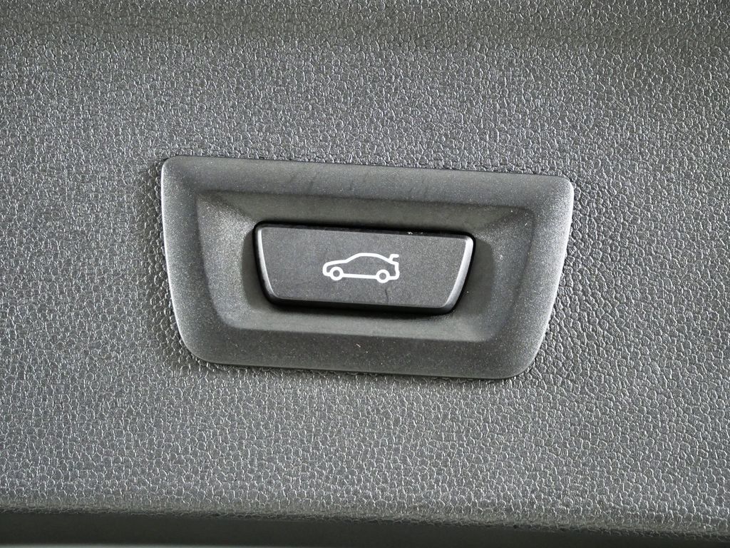 Thumbnail: 2025 BMW iX - 33