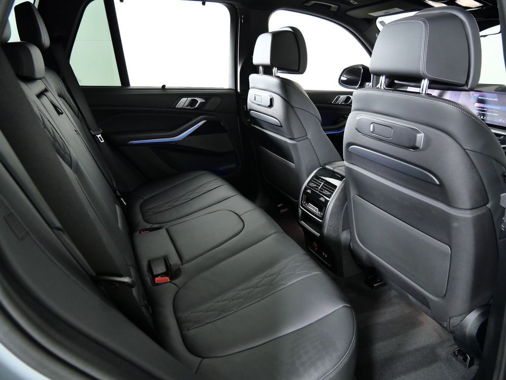 Thumbnail: 2025 BMW X5 - 31