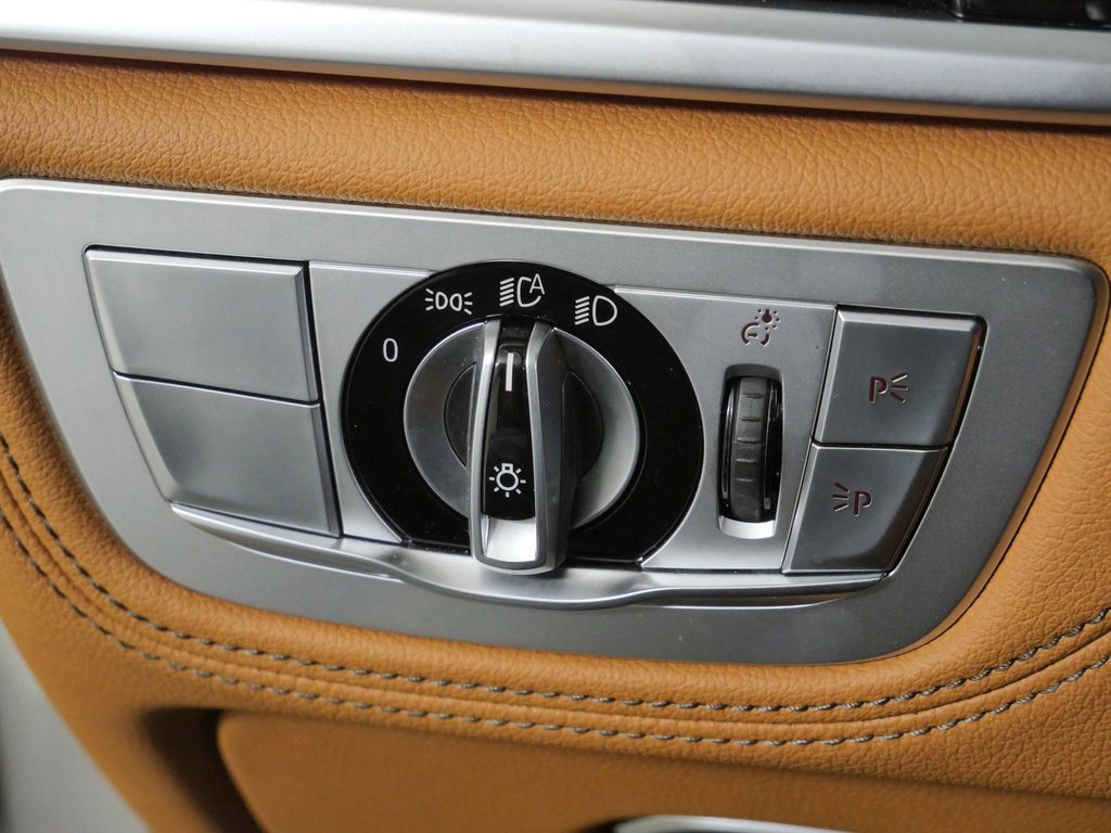 Thumbnail: 2022 BMW 7 Series - 42