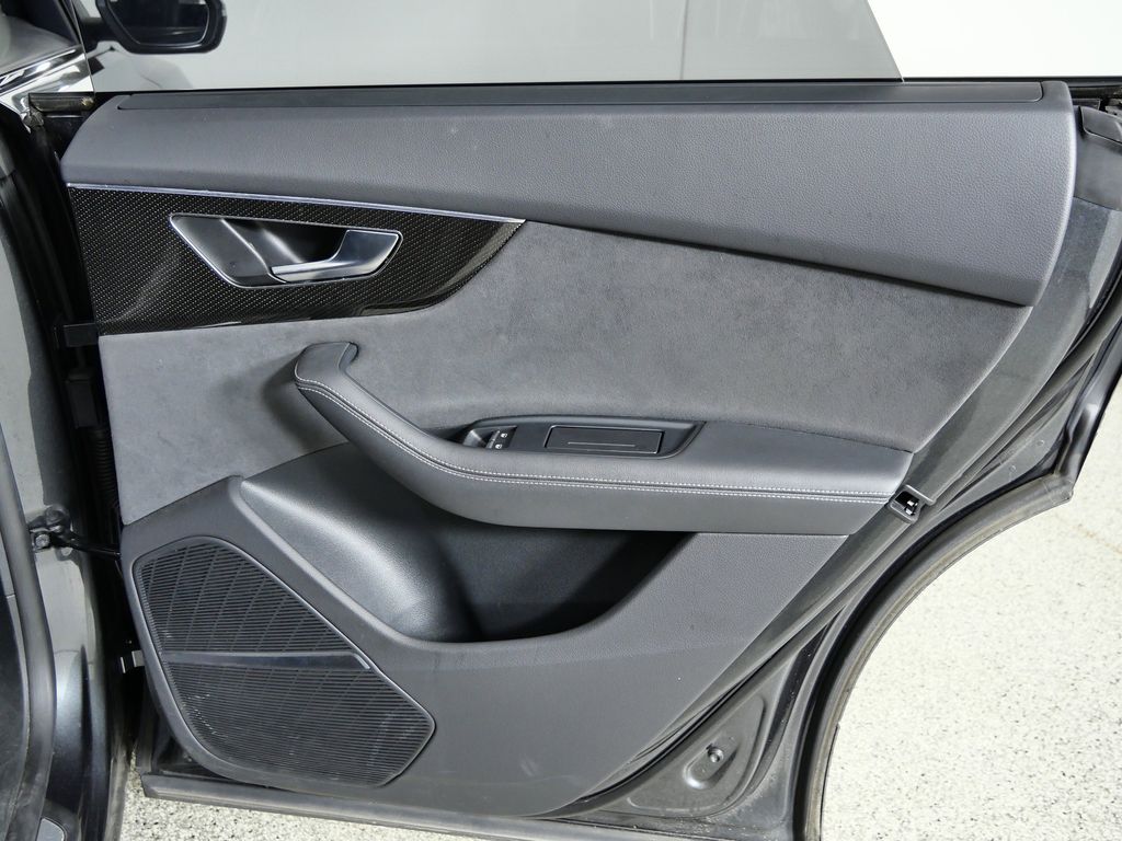 Thumbnail: 2023 Audi SQ8 - 23