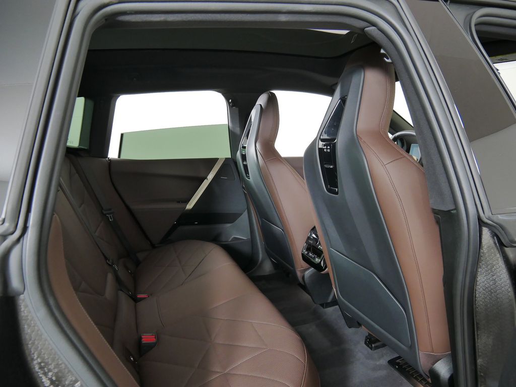 Thumbnail: 2023 BMW iX - 27