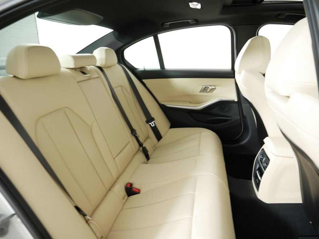 Thumbnail: 2025 BMW 3 Series - 26