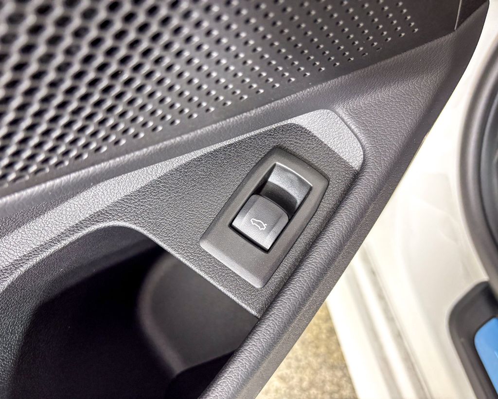 Thumbnail: 2025 BMW 3 Series - 33