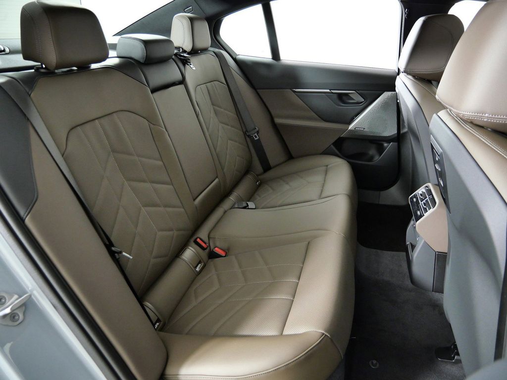 Thumbnail: 2026 BMW 5 Series - 25