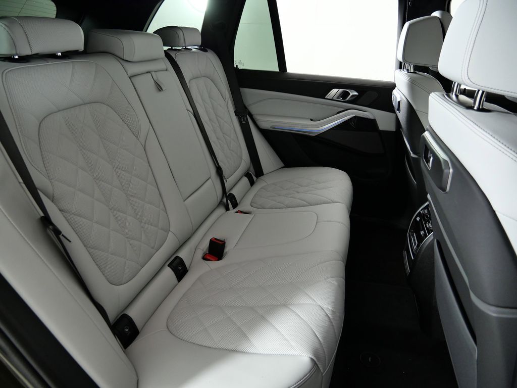 Thumbnail: 2026 BMW X5 - 27