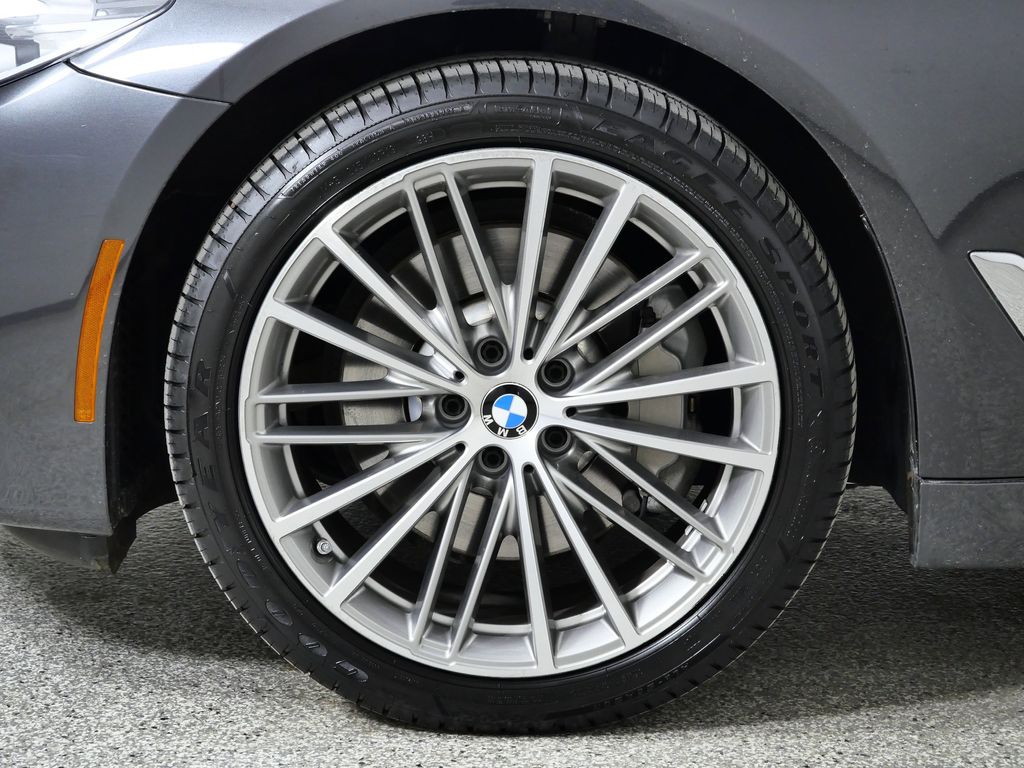 Thumbnail: 2018 BMW 5 Series - 18