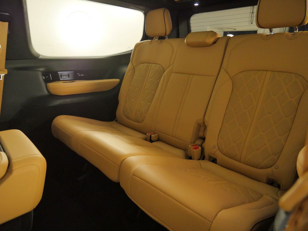 Thumbnail: 2023 Jeep Grand Wagoneer - 34