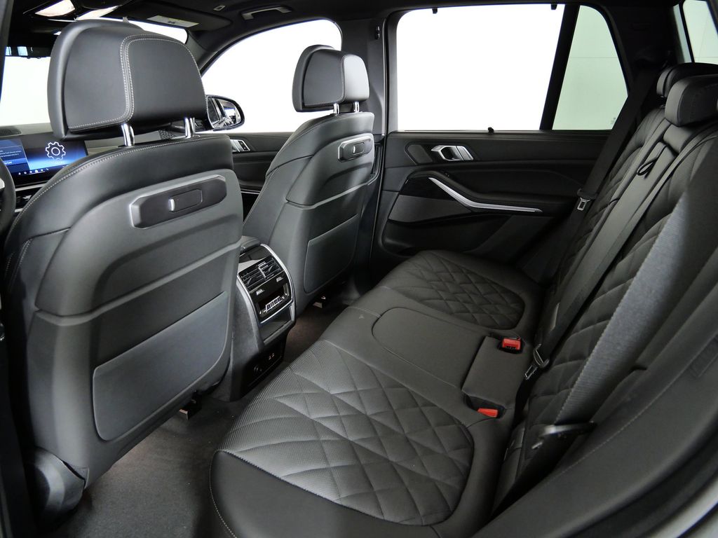 Thumbnail: 2026 BMW X5 - 32