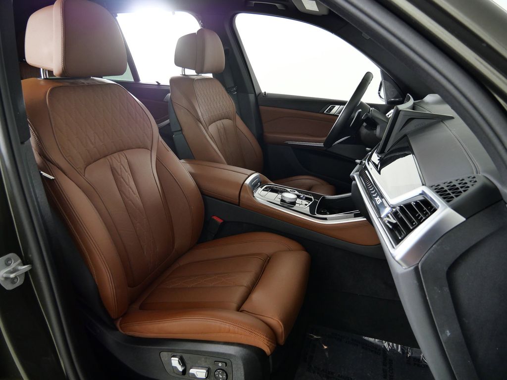 Thumbnail: 2025 BMW X5 - 22