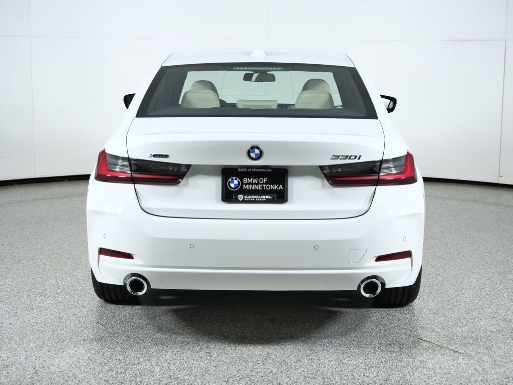 Thumbnail: 2026 BMW 3 Series - 10