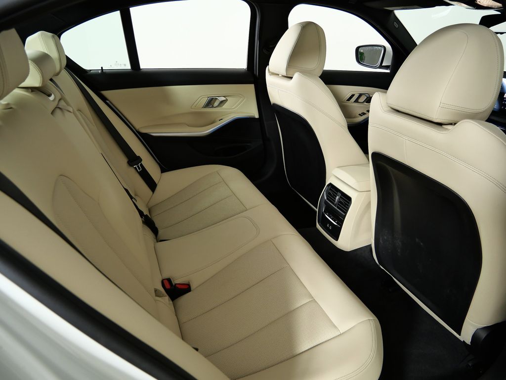 Thumbnail: 2025 BMW 3 Series - 30