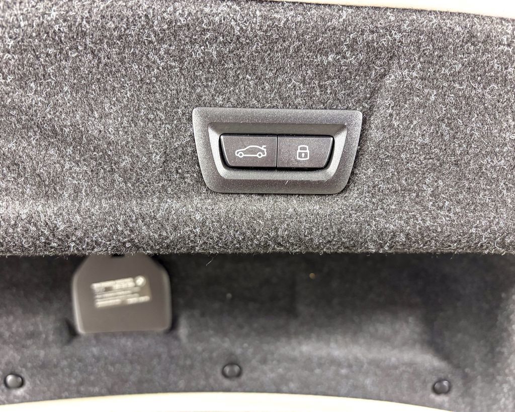 Thumbnail: 2025 BMW 3 Series - 19