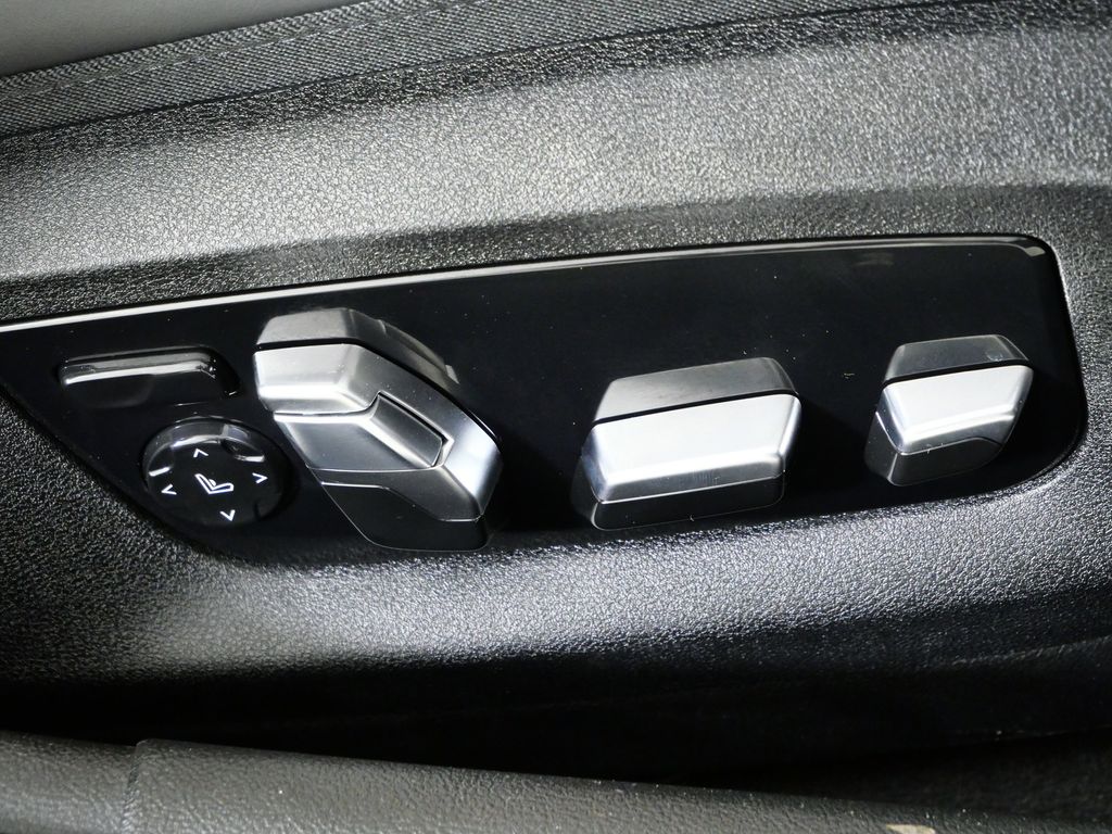 Thumbnail: 2023 BMW 5 Series - 27