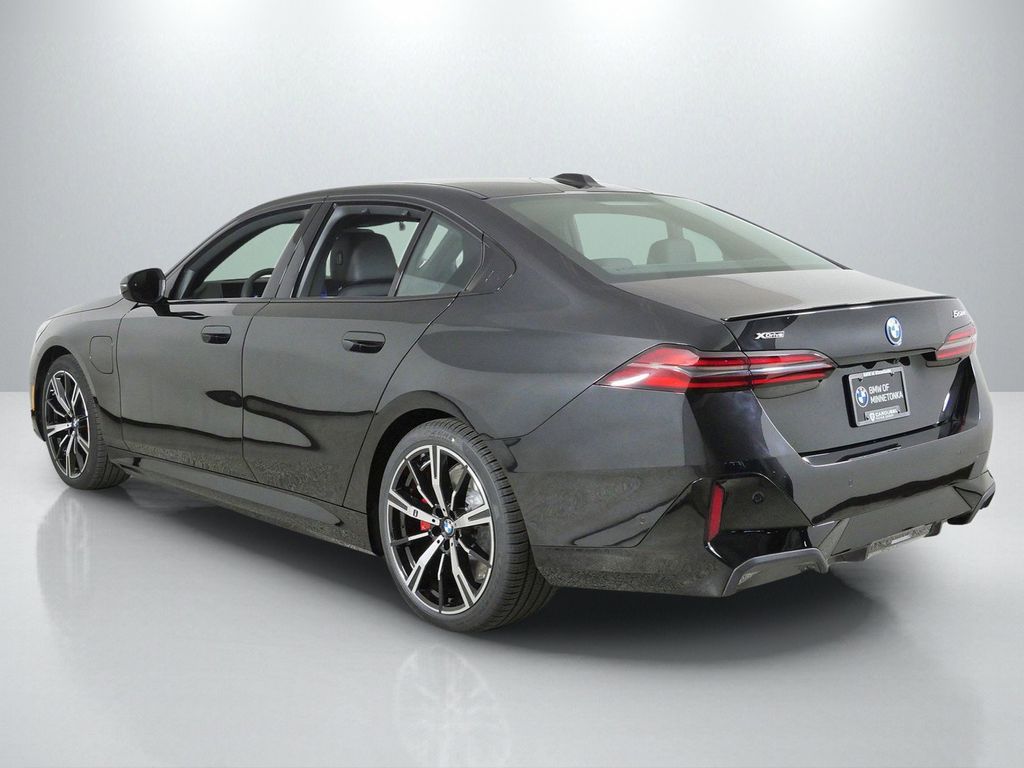 Thumbnail: 2027 BMW 5 Series - 14