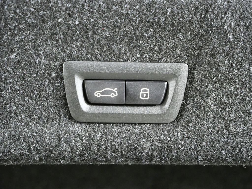 Thumbnail: 2026 BMW 3 Series - 30