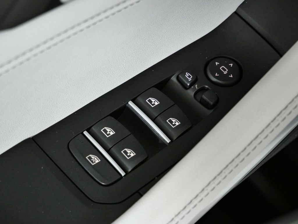 Thumbnail: 2025 BMW X6 - 41