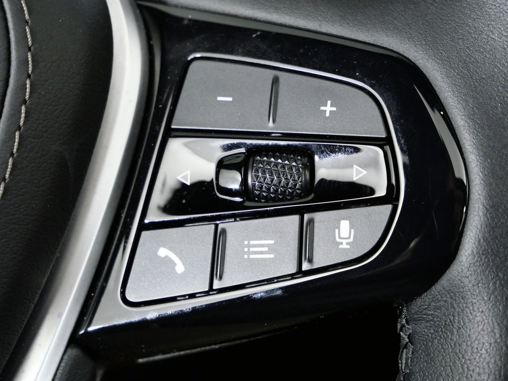 Thumbnail: 2023 BMW 5 Series - 46