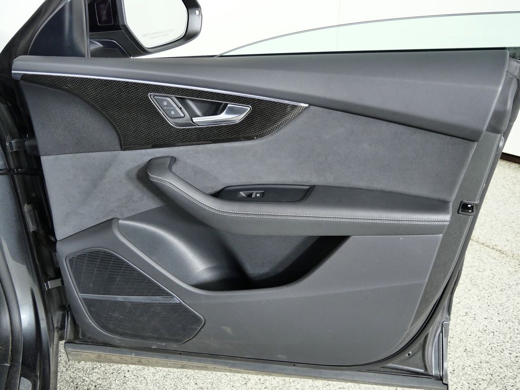 Thumbnail: 2023 Audi SQ8 - 19