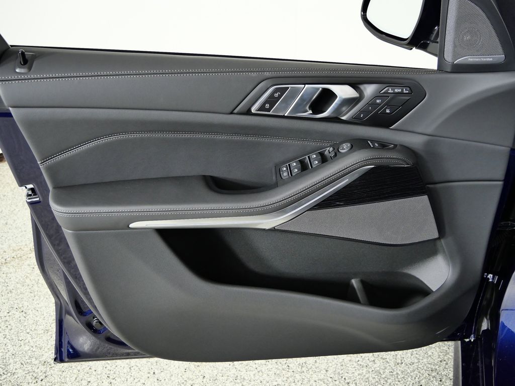 Thumbnail: 2026 BMW X7 - 34