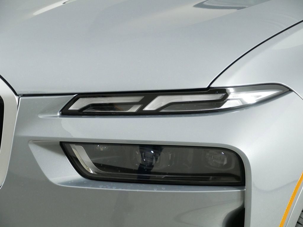 Thumbnail: 2026 BMW X7 - 18