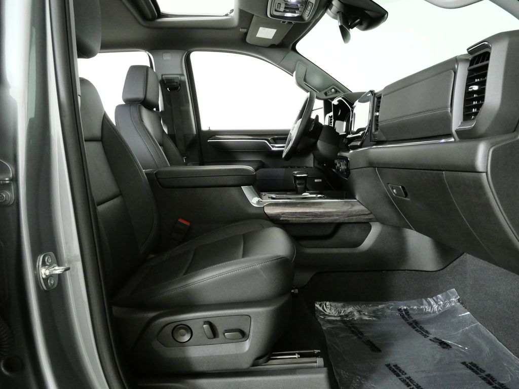 Thumbnail: 2025 Chevrolet Silverado 1500 - 20