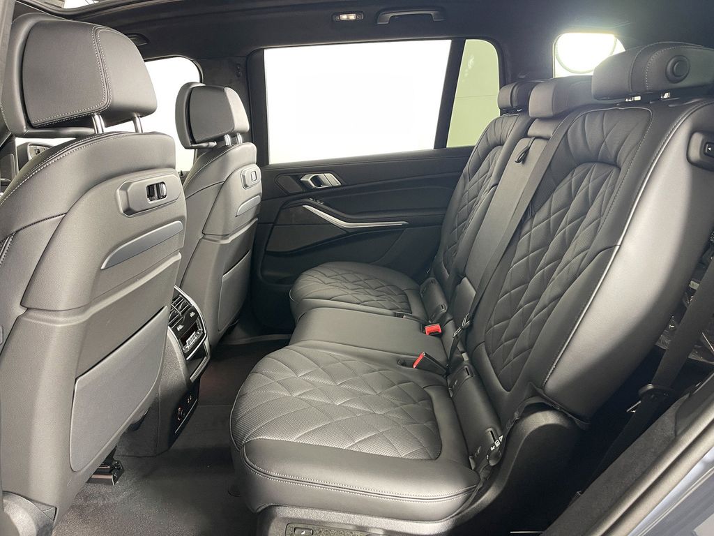 Thumbnail: 2025 BMW X7 - 29