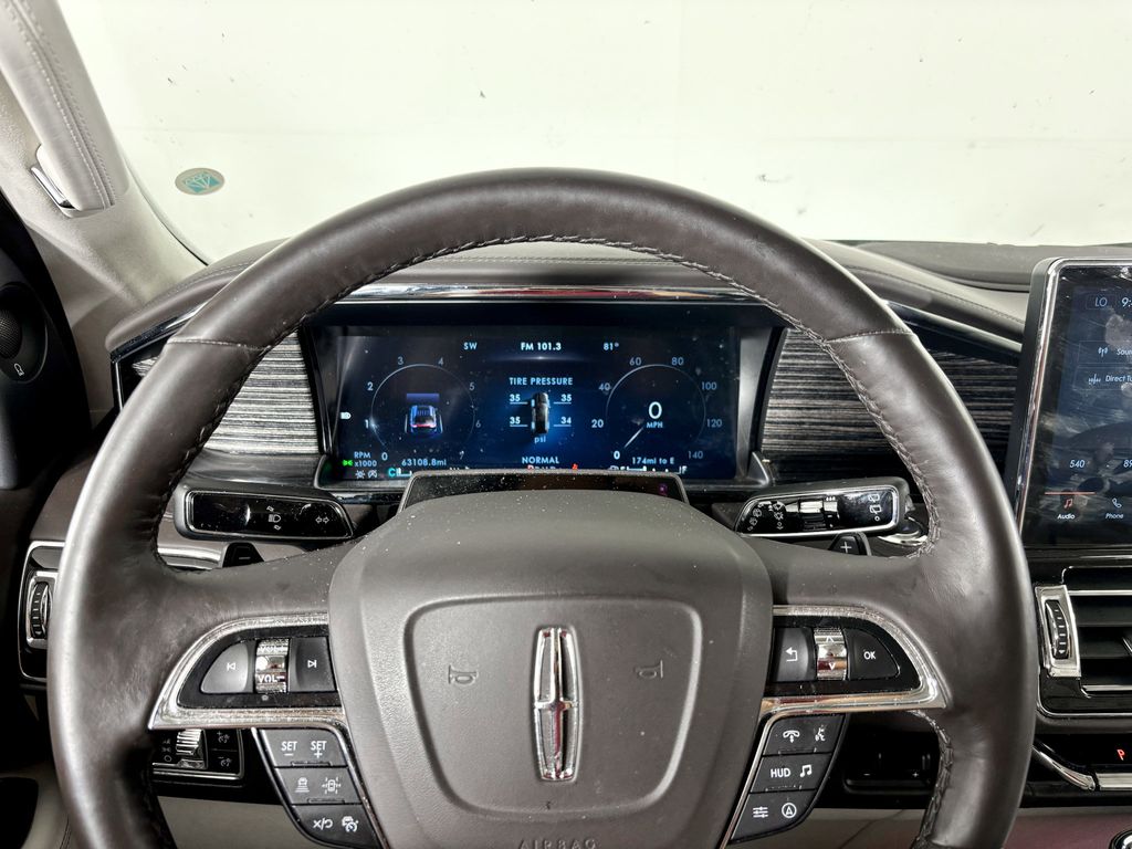 Thumbnail: 2023 Lincoln Navigator - 8
