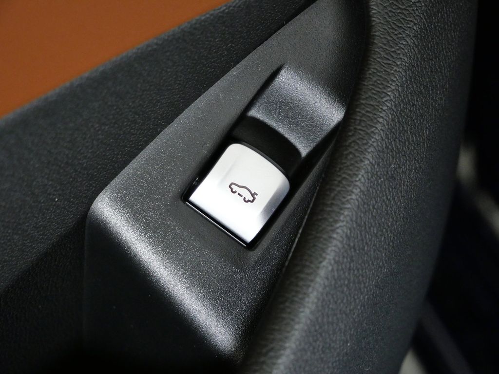 Thumbnail: 2026 BMW 8 Series - 38