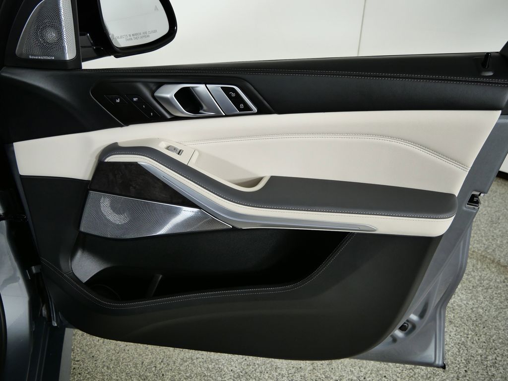 Thumbnail: 2023 BMW X7 - 23