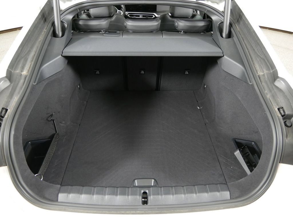 Thumbnail: 2024 BMW i4 - 27