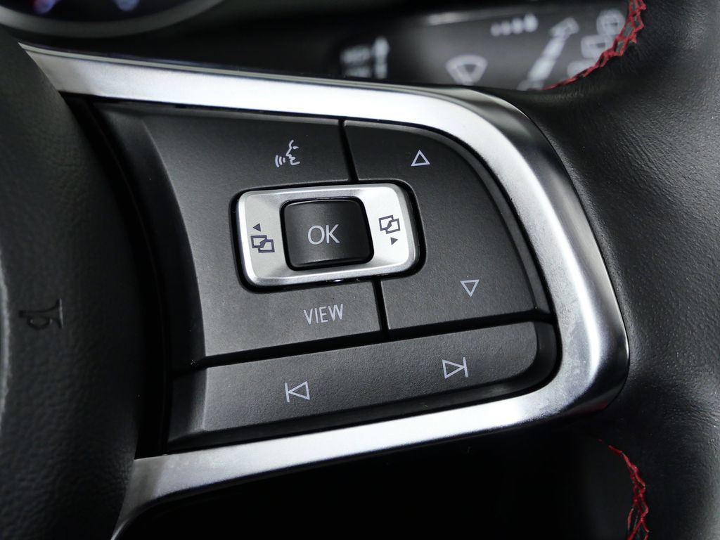 Thumbnail: 2021 Volkswagen Golf - 40