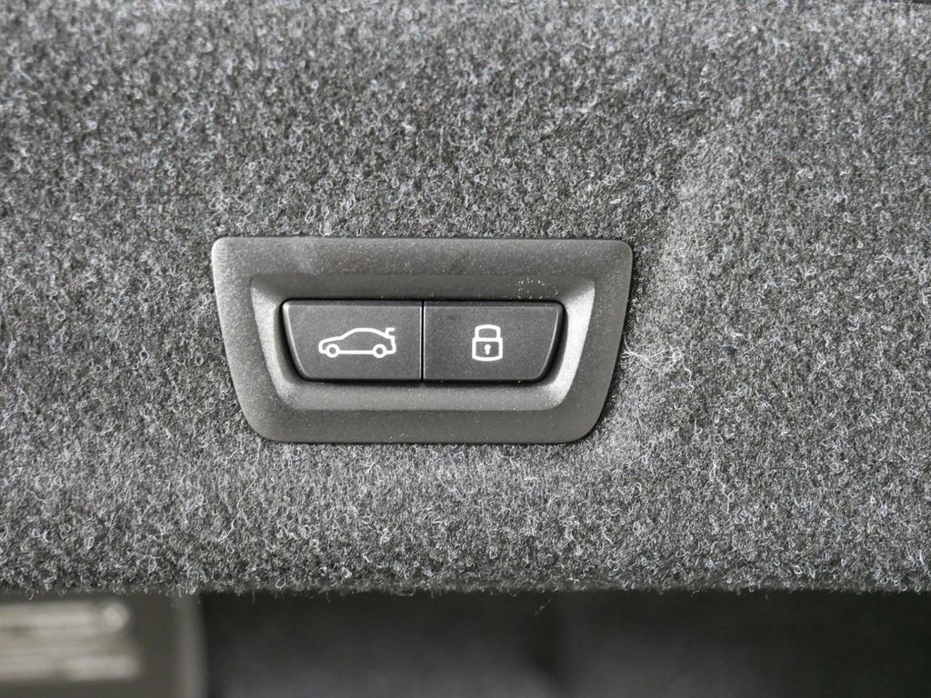 Thumbnail: 2025 BMW 3 Series - 28