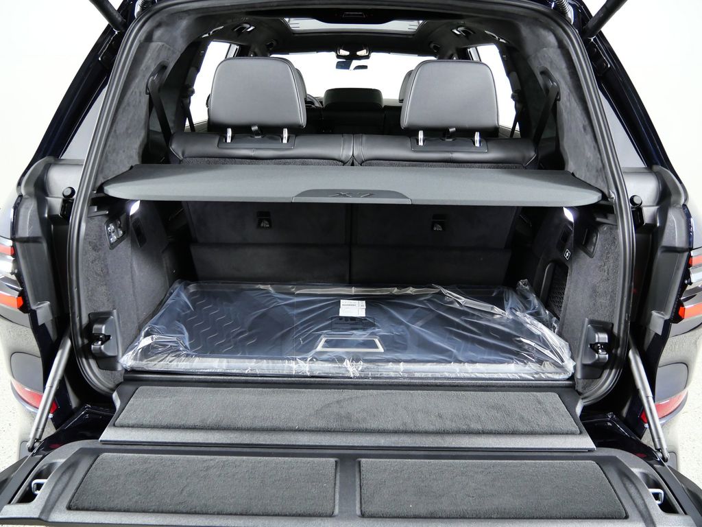 Thumbnail: 2026 BMW X7 - 28