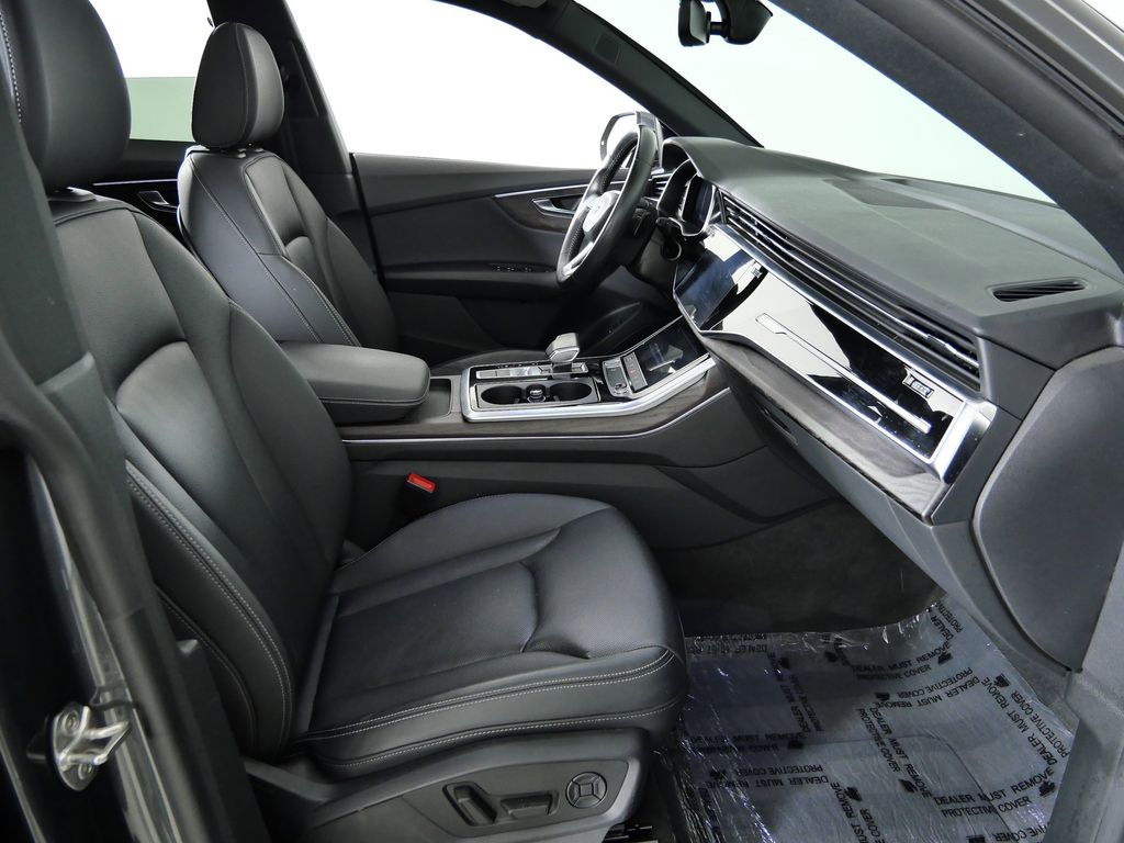 Thumbnail: 2020 Audi Q8 - 21