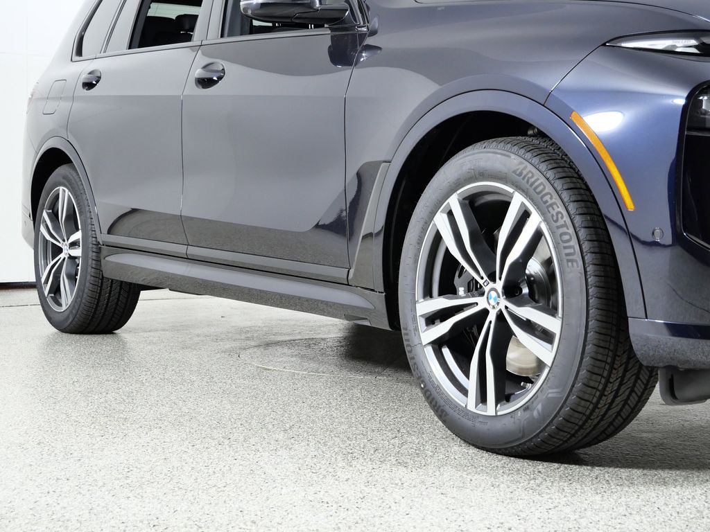 Thumbnail: 2026 BMW X7 - 6