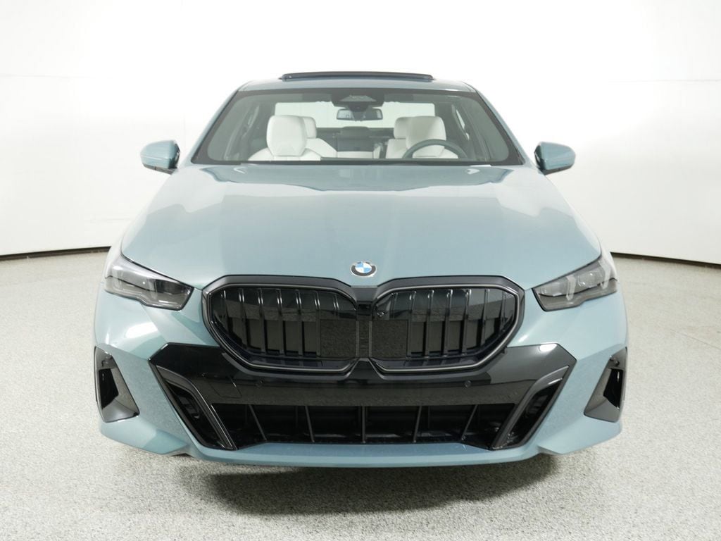 Thumbnail: 2025 BMW 5 Series - 6