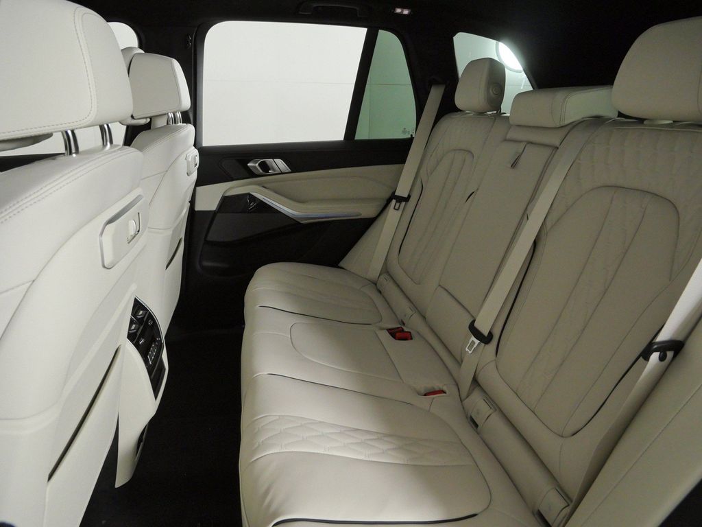 Thumbnail: 2026 BMW X5 - 33