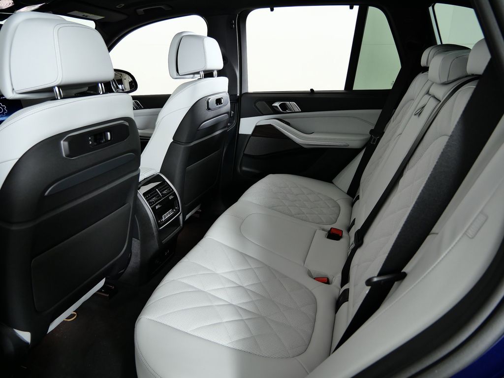 Thumbnail: 2026 BMW X5 - 32