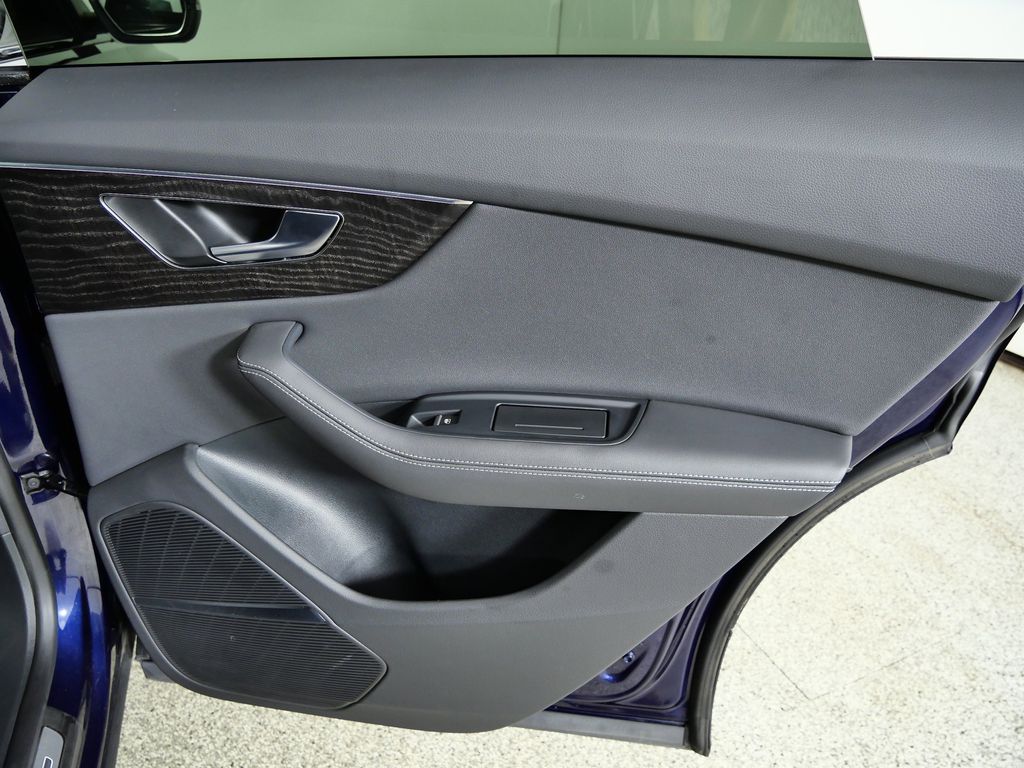 Thumbnail: 2023 Audi Q8 - 25