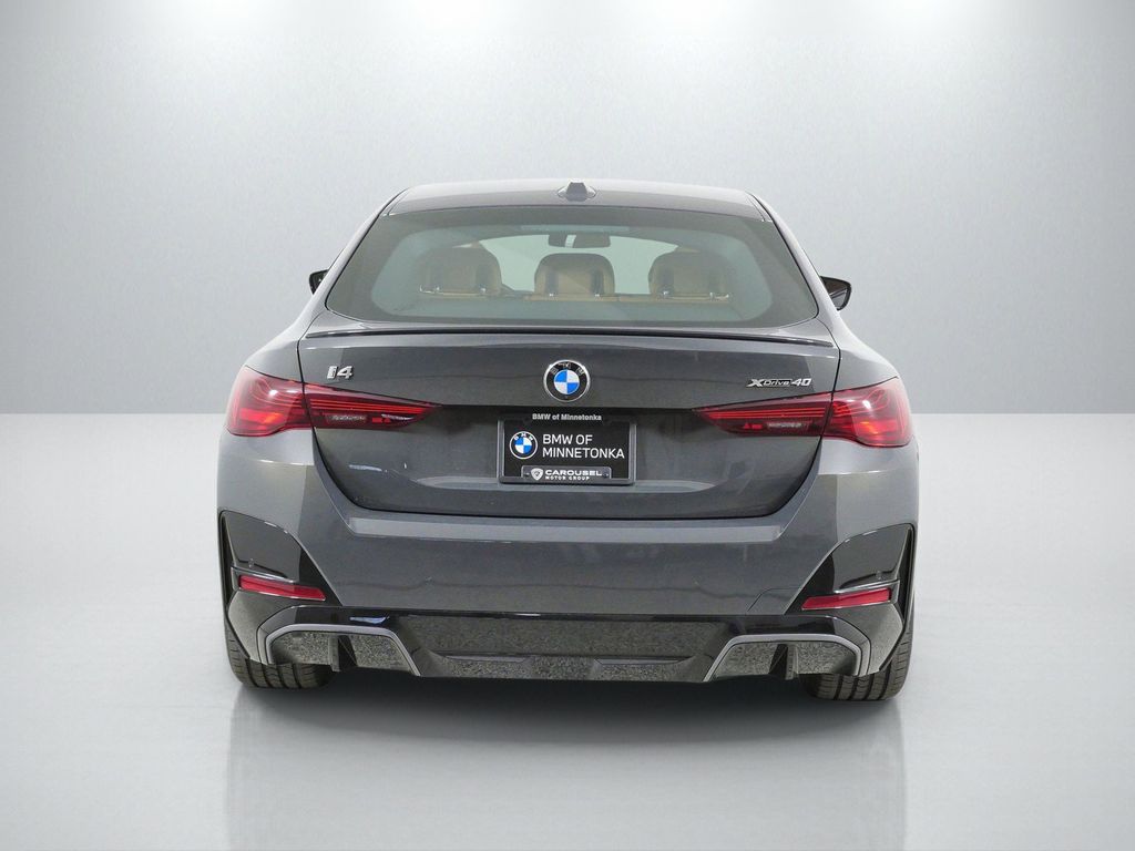 Thumbnail: 2026 BMW i4 - 10