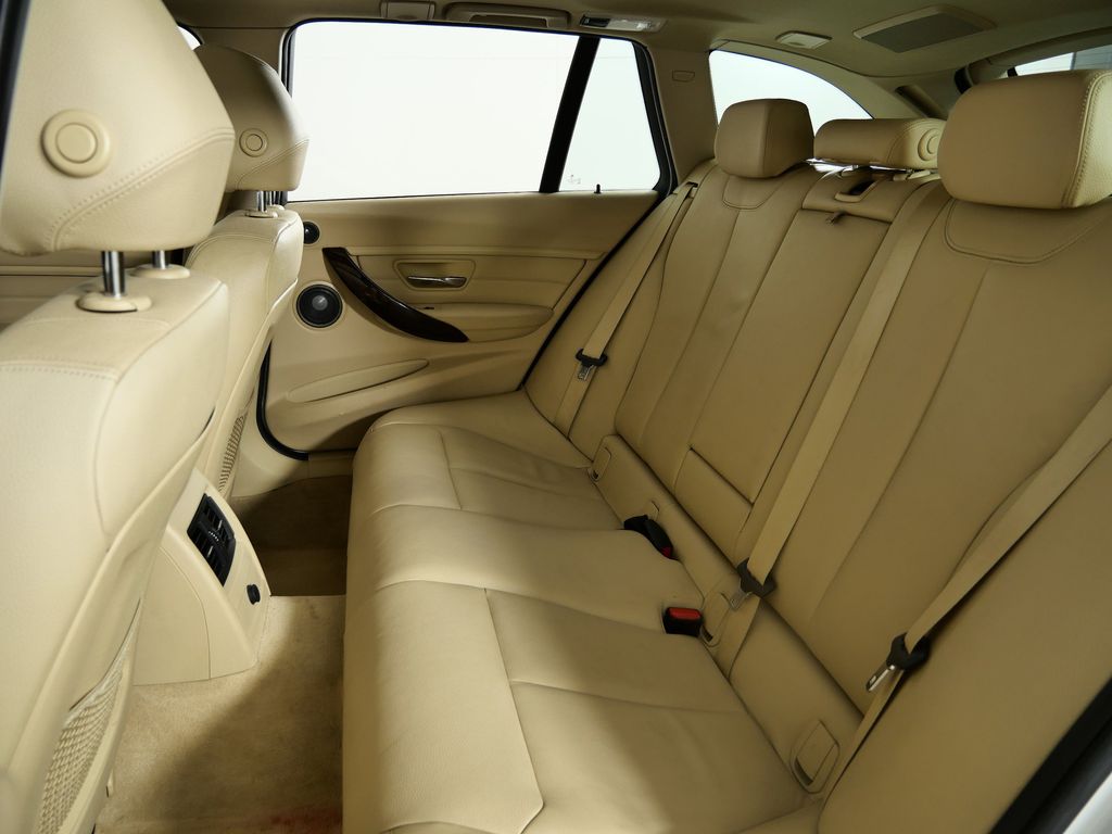 Thumbnail: 2015 BMW 3 Series - 32