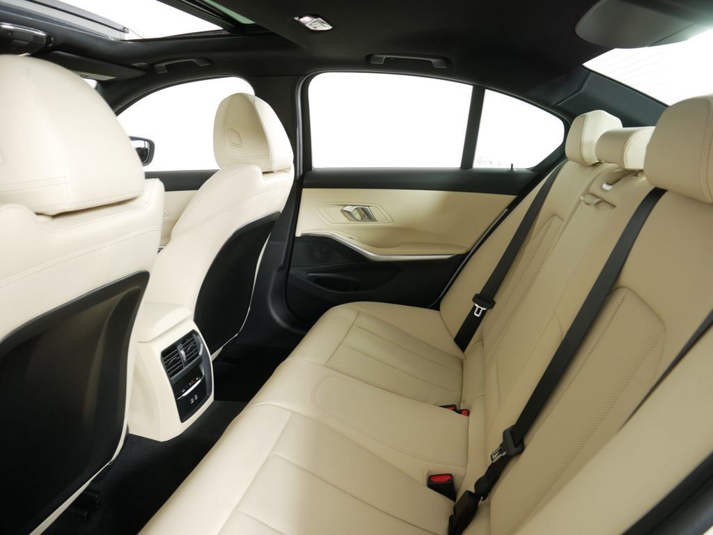 Thumbnail: 2025 BMW 3 Series - 28