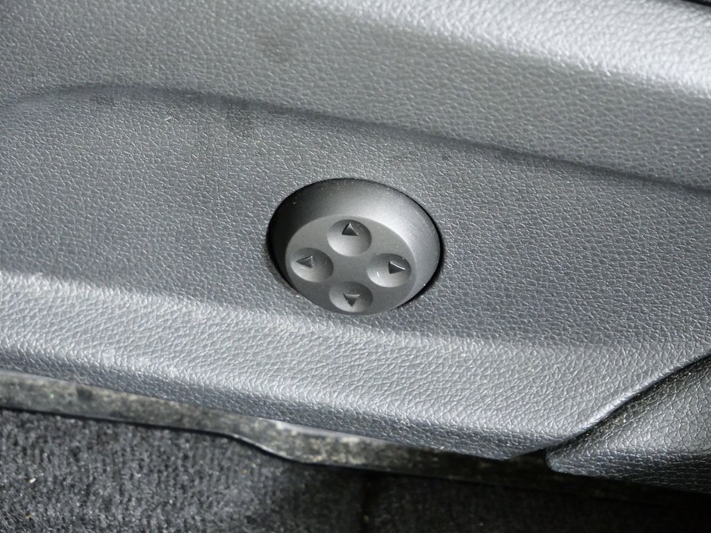 Thumbnail: 2021 Mercedes-Benz GLC - 38