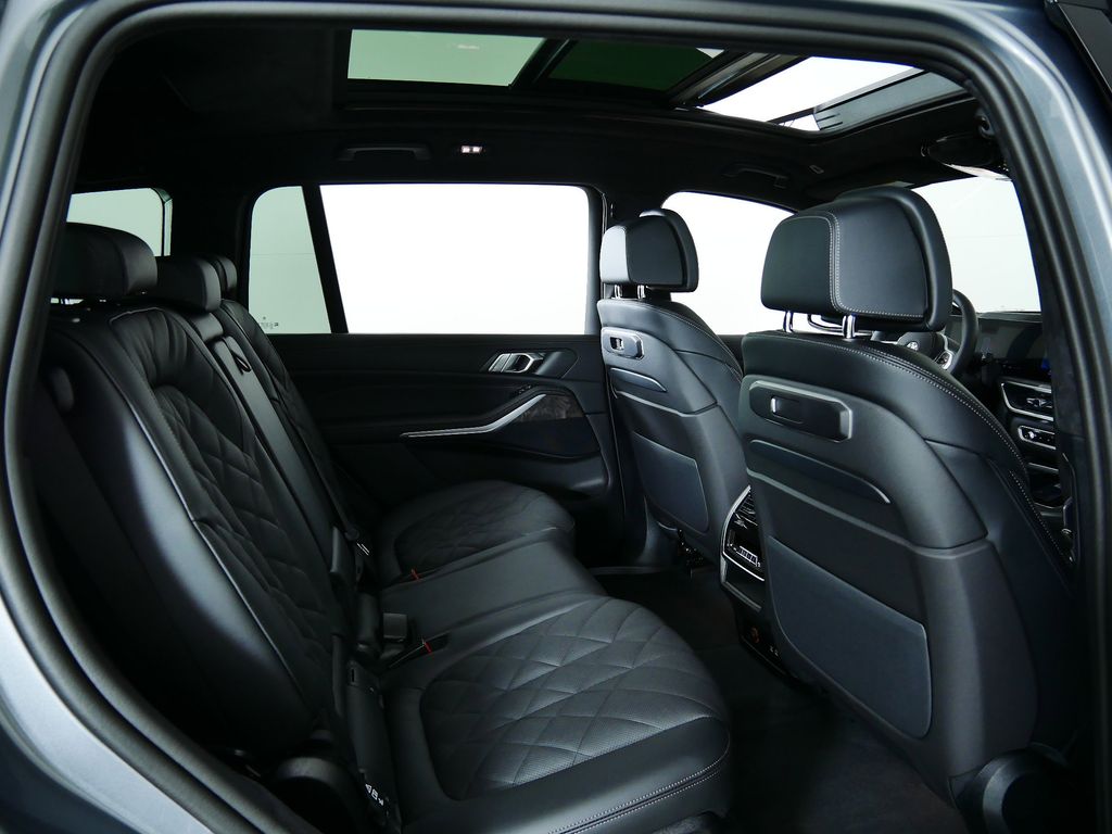 Thumbnail: 2026 BMW X7 - 24