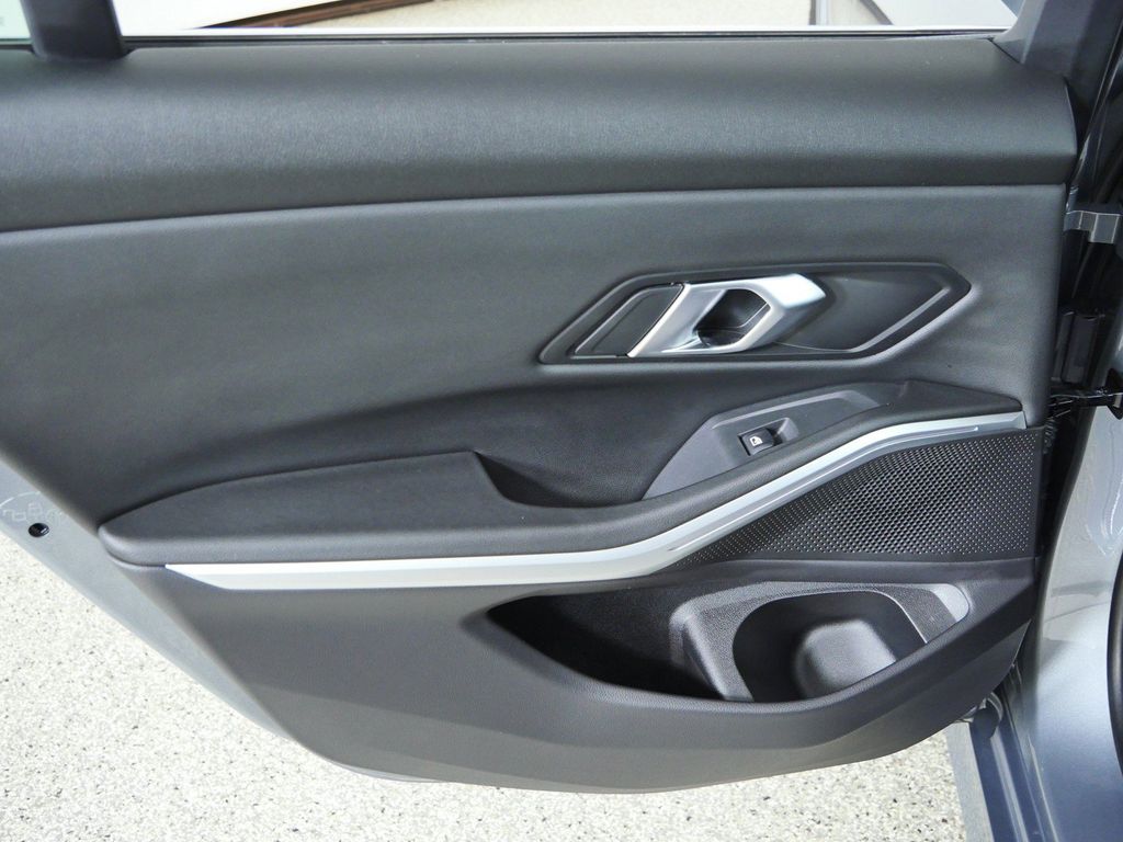 Thumbnail: 2024 BMW 3 Series - 33